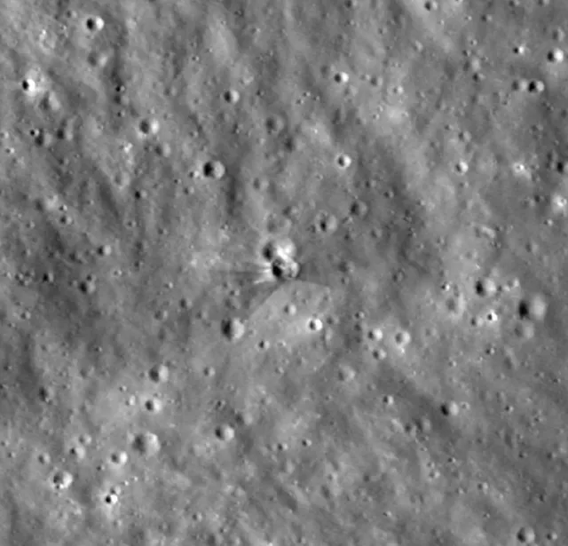 NASA公布SpaceX火箭残骸撞月痕迹图像
