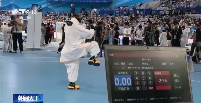 人形机器人运动会多款机器人对决