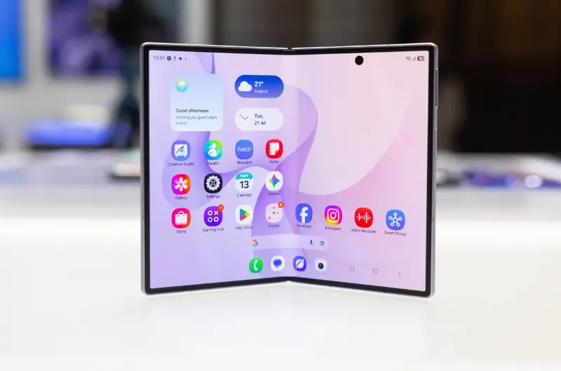 苹果折叠机设计类似三星Galaxy Z Fold 8