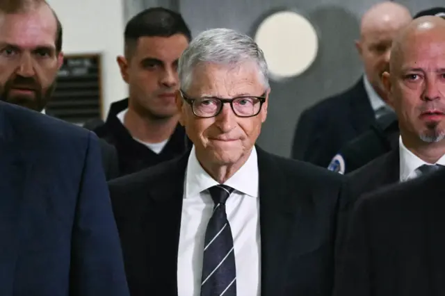 比尔·盖茨发长文严厉警告人类注意AI