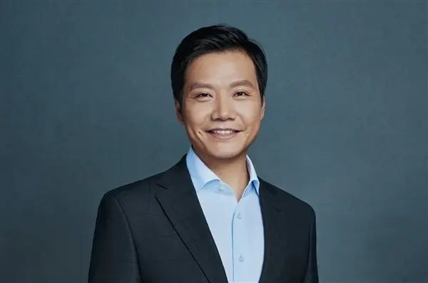 何小鹏回忆雷军1小时演讲仅3句提词 很是崇拜：口才真是锻炼出来的 不怕别人嘲笑