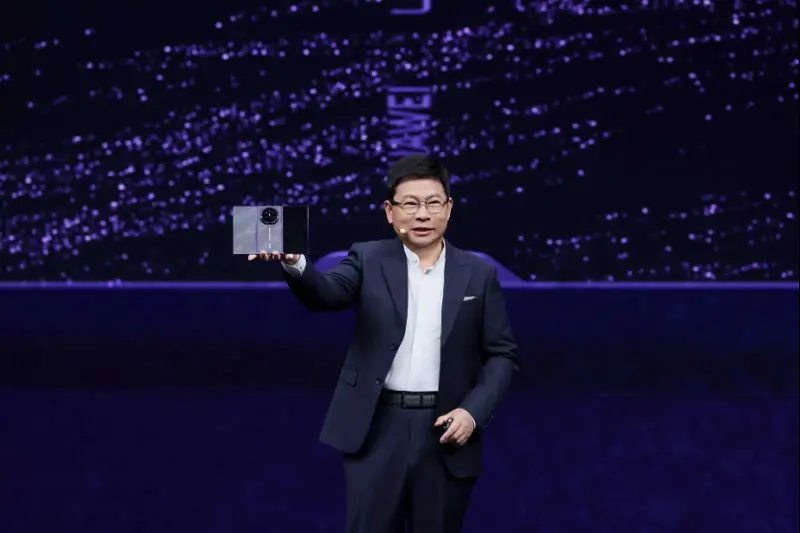 首发搭载麒麟9050 Pro芯片,HUAWEI Mate XT 2 非凡大师正式亮相