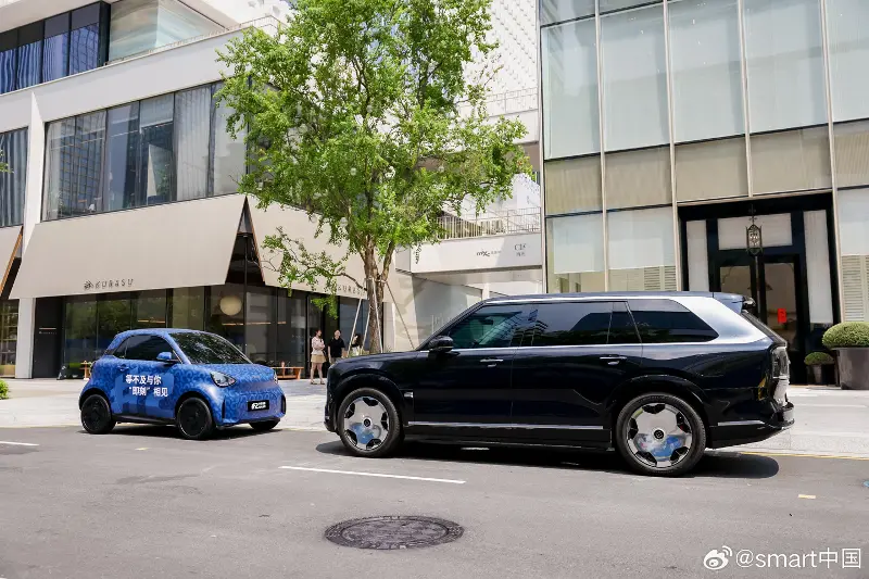 smart 精灵 2 号伪装车亮相街头,定位两座纯电小车