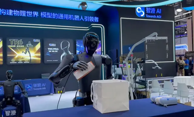 媒体：人形机器人正向实用“超进化”