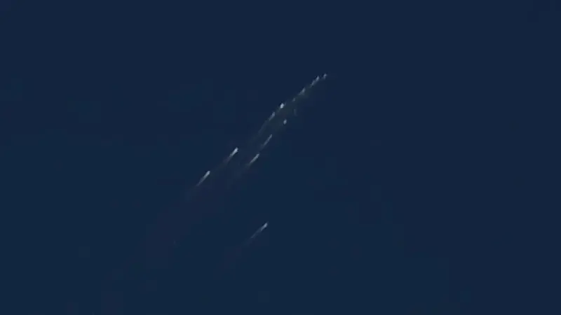 科学家乘私人飞机追踪卫星再入大气层,研究太空碎片燃烧污染
