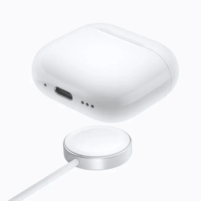 图片上方是配有无线充电盒的 AirPods 5，下方是充电器。