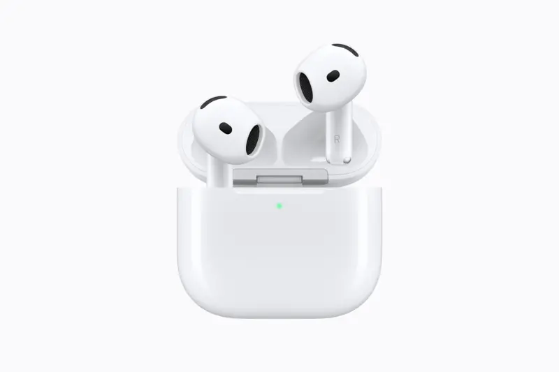 图片展示 AirPods 5 和充电盒。
