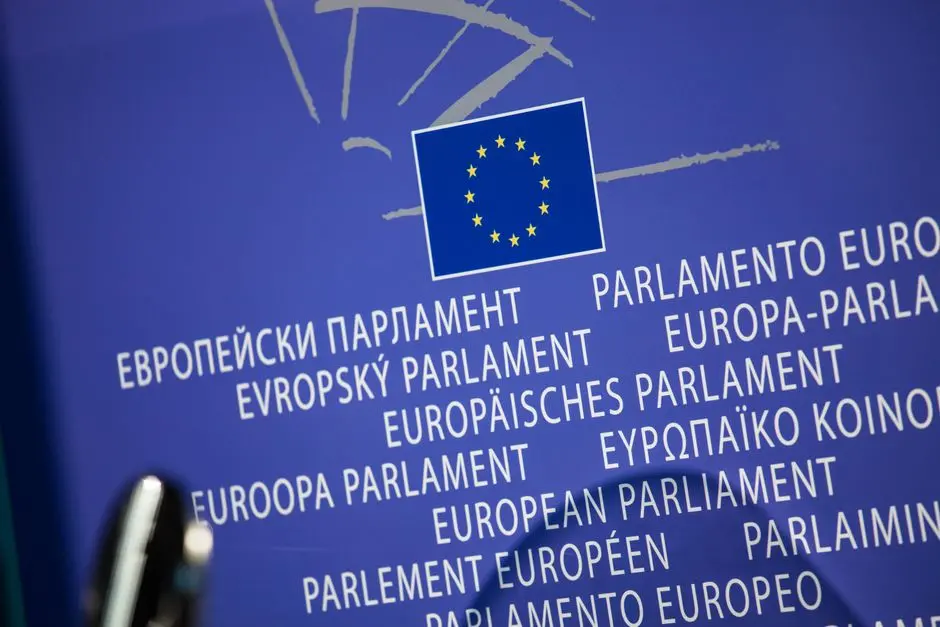 英国跨党派委员会:全球AI监管无一合格,百页报告呼吁立法