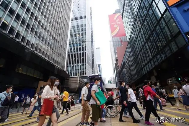 AI时代为何受伤的总是中产