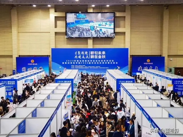 AI时代为何受伤的总是中产