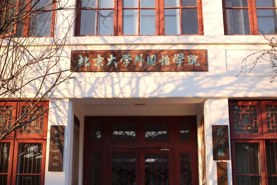 EMNLP 2026主会|北大×易鑫AILab：大模型明明「知道」，为什…..