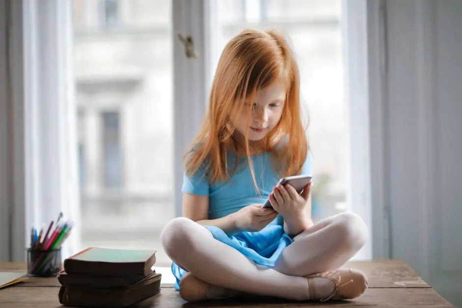 欧盟KIDS法案：AI伴侣须默认关闭，禁止引发儿童情感依赖