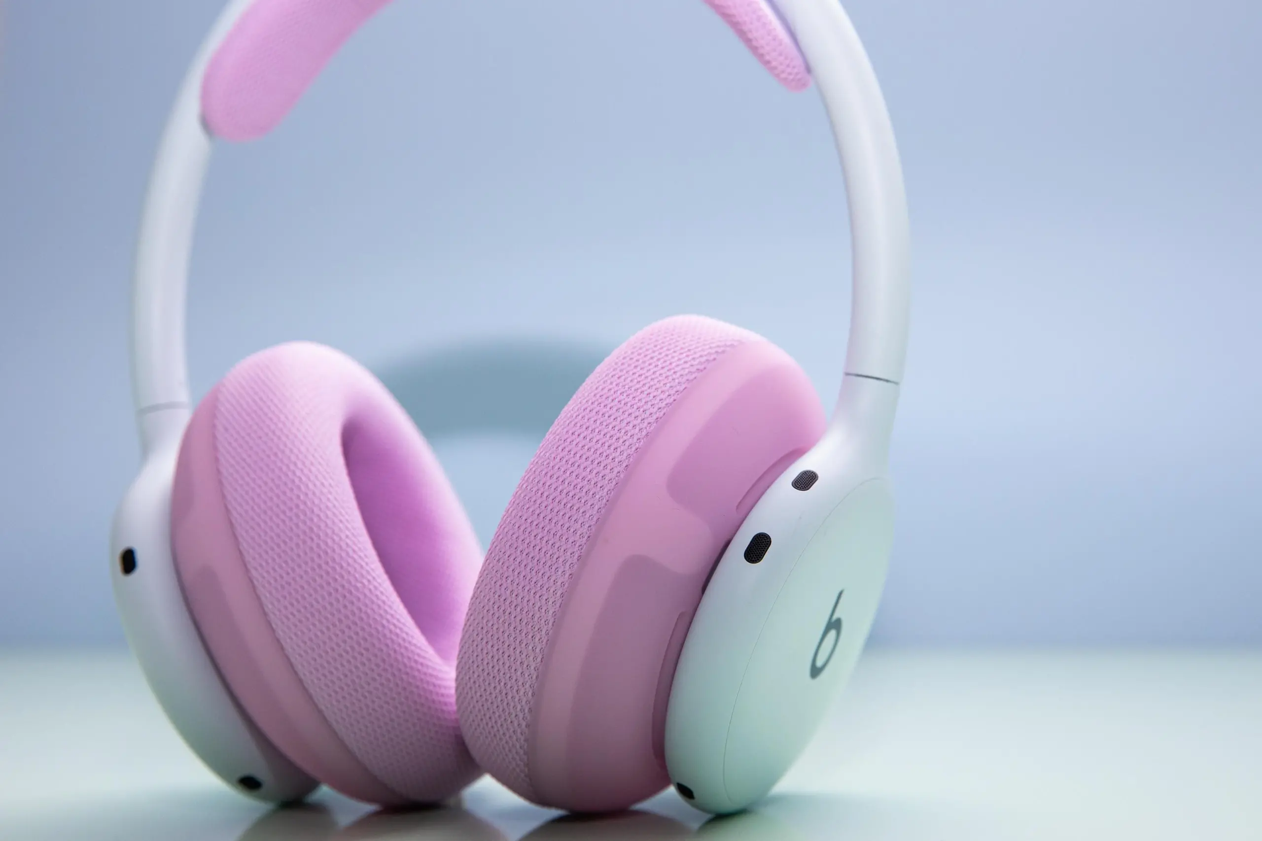 The Beats 360 headphones in white and pink.