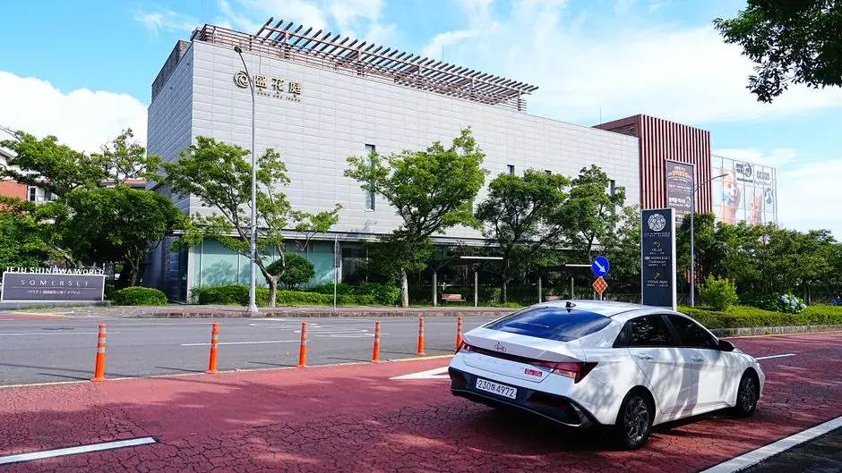 AI 牛市财富外溢:股市震荡之下,日韩奢侈品消费依旧保持韧性