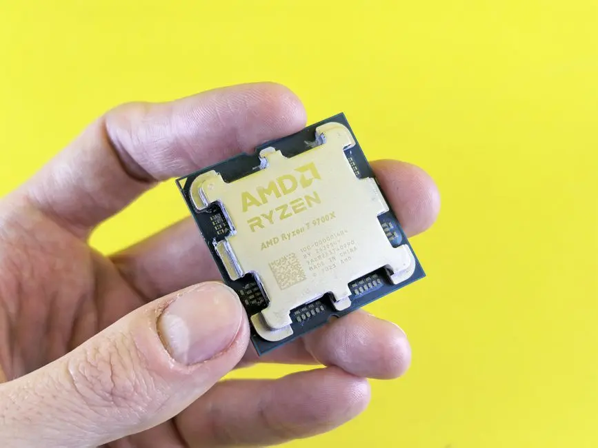 一台 192GB 内存版贵过两台 128GB 版！FEVM FAEX2 迷你主机上架