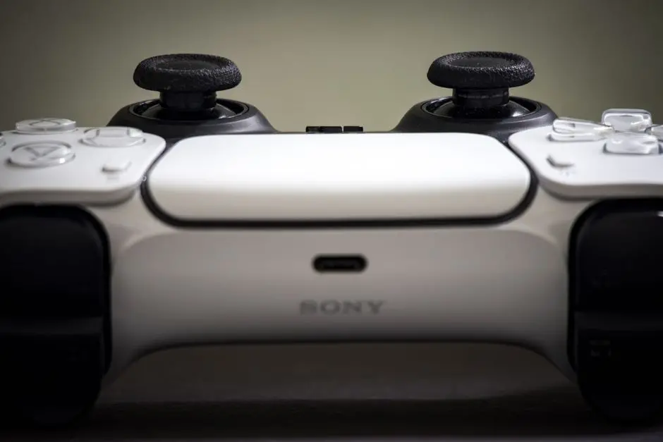 NACON 推出 PS5 授权手柄 Revolution 5 Unlimited,配备 TMR 摇杆与控制屏