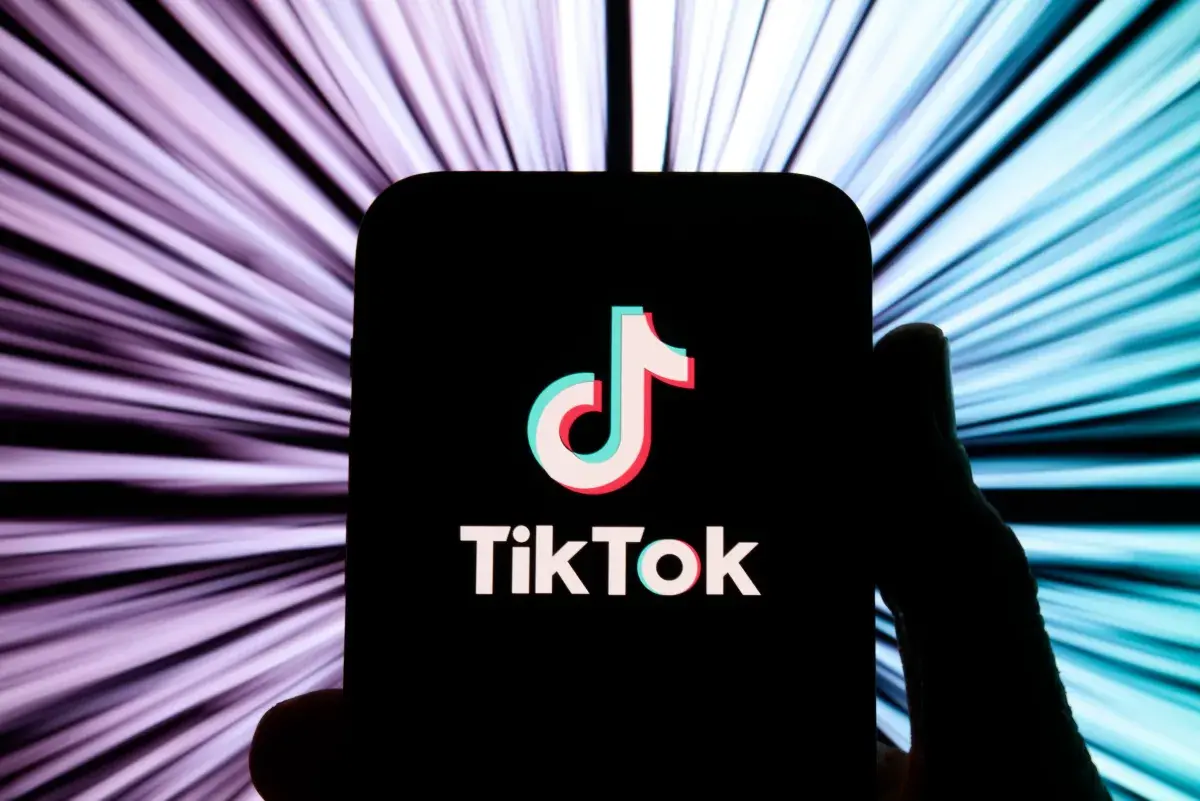 TikTok推AI购物助手与一键结账，边刷边买成真