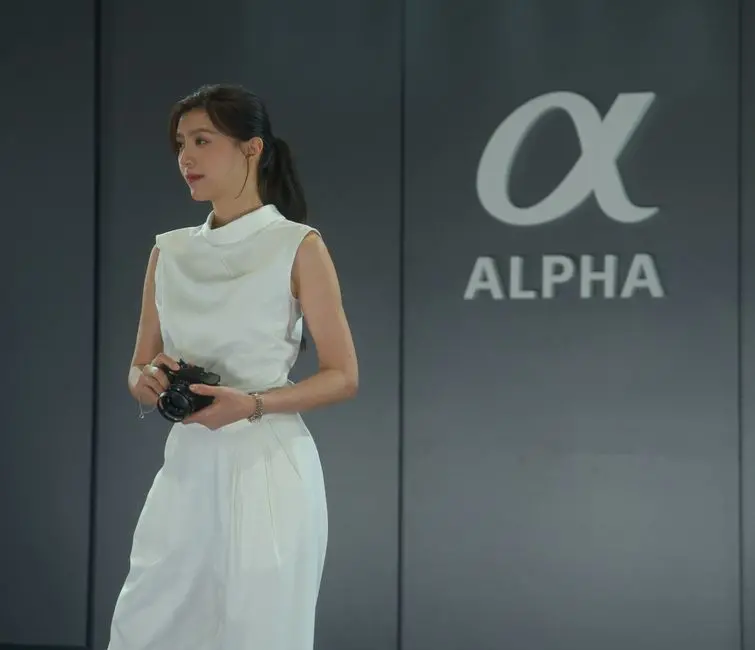 雷军重仓一位31岁女将