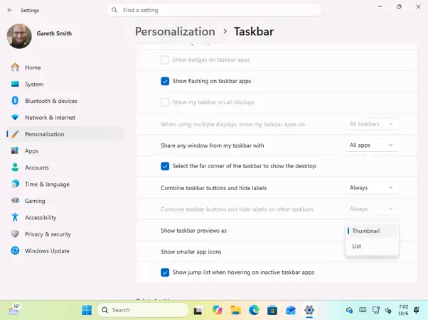 The new Show taskbar previews as option in Windows 11 Taskbar settings, set to Thumbnail.