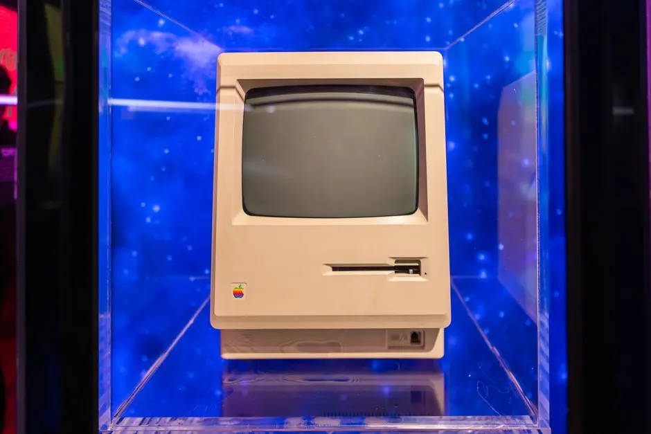 A Cray-1 supercomputer replica from 30 "obsolete" Mac Minis