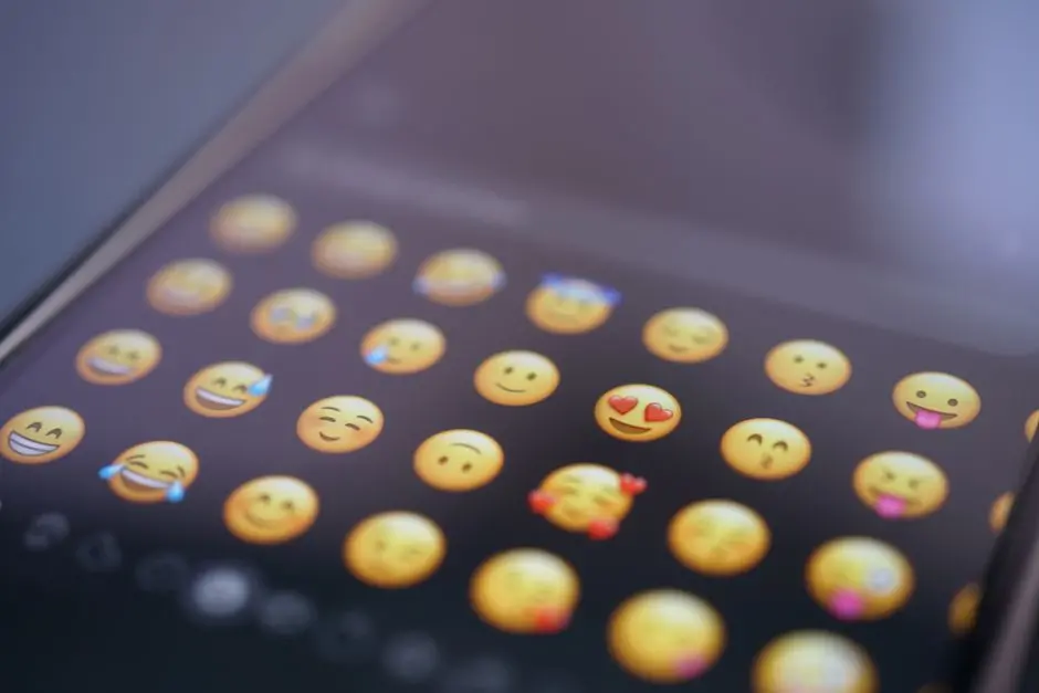代码显示谷歌正为 Gmail 应用内置 Google Chat 聊天功能开发 HDR Emoji 表情功能