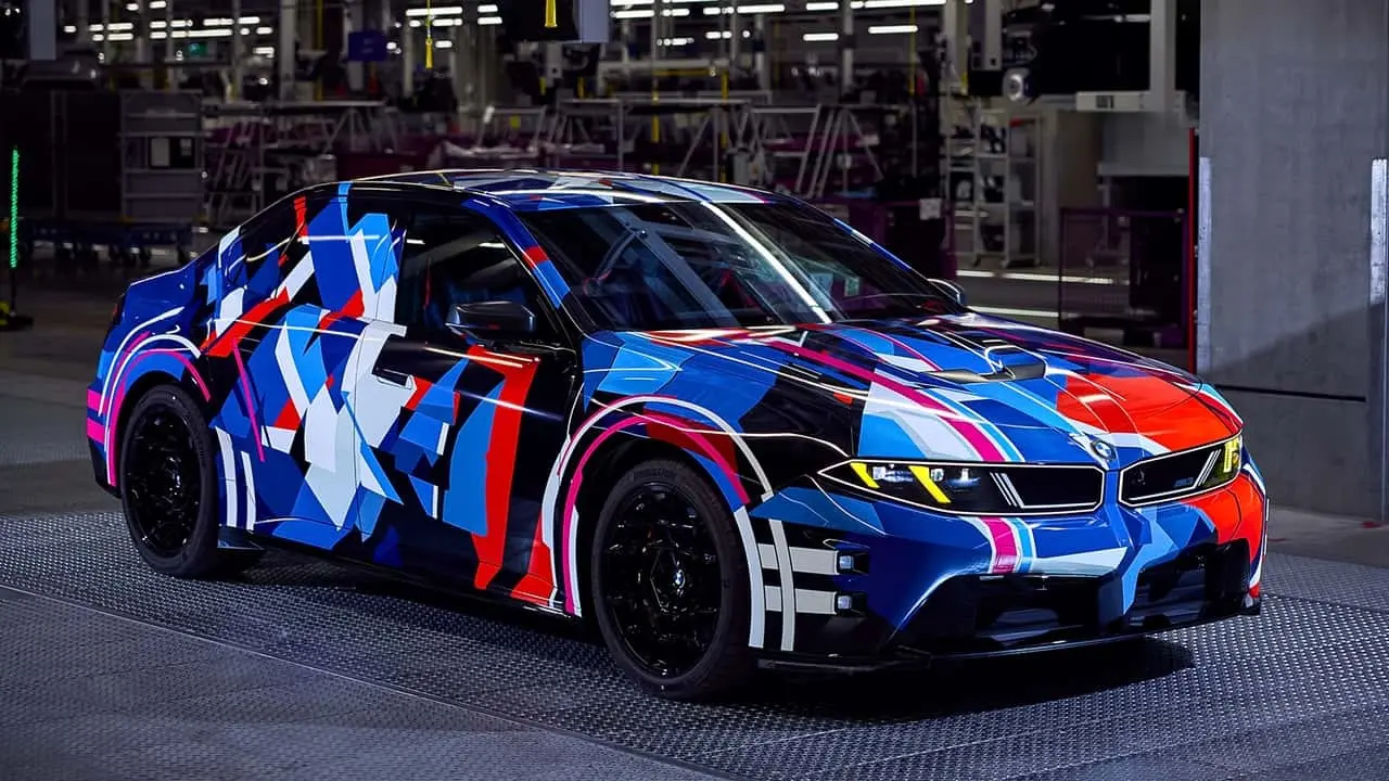 宝马首款纯电 M3 伪装官图公布,新世代设计语言 BMW M3 Electric (2027) teaser images