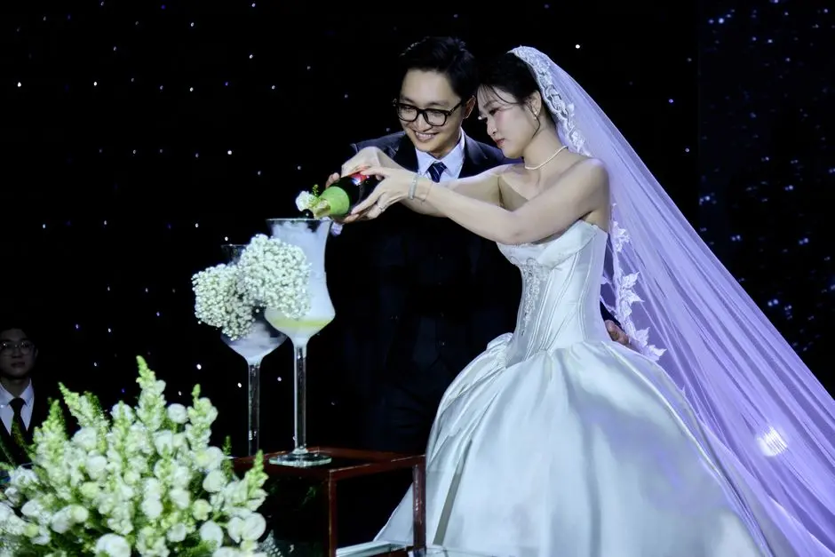 黄仁勋长女完婚,女婿火速晋升AI高管,万亿帝国如何传承?