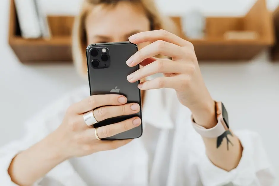 Former Plaud exec raises $26M for AI app that listens to you in the background