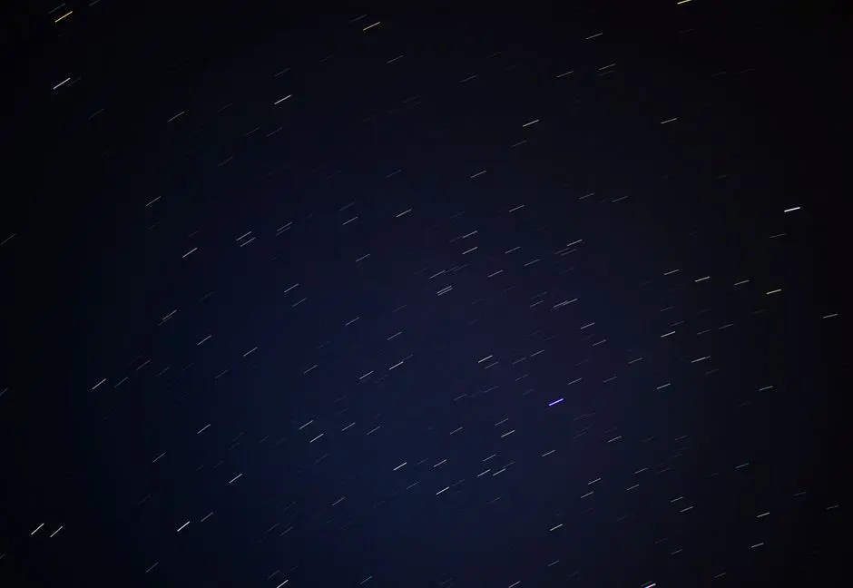 华为首发星迹定位技术，支持车道亚米级 / 室内车位级导航、专业跑步精准轨迹等