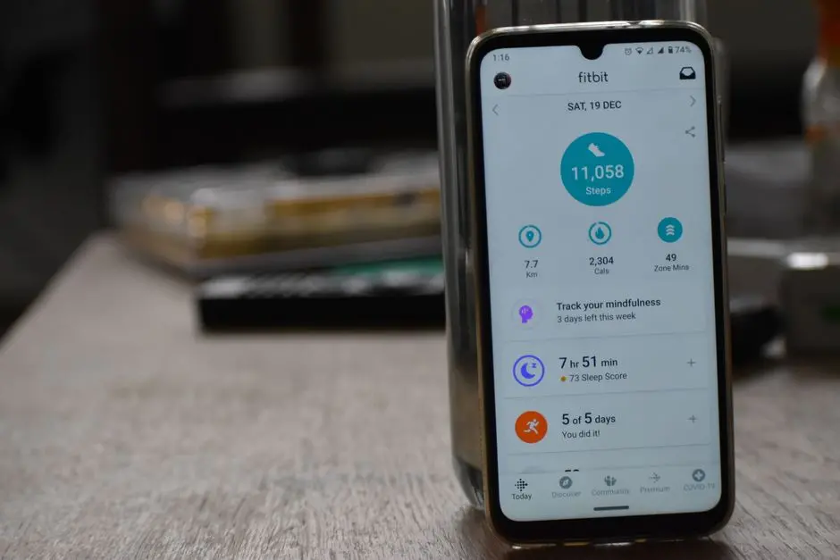Google announces the Fitbit Edge, a middle ground between Pixel Watch 5 and Fitbit Air