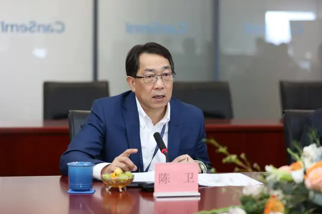 两个潮汕人干出1100亿芯片王国
