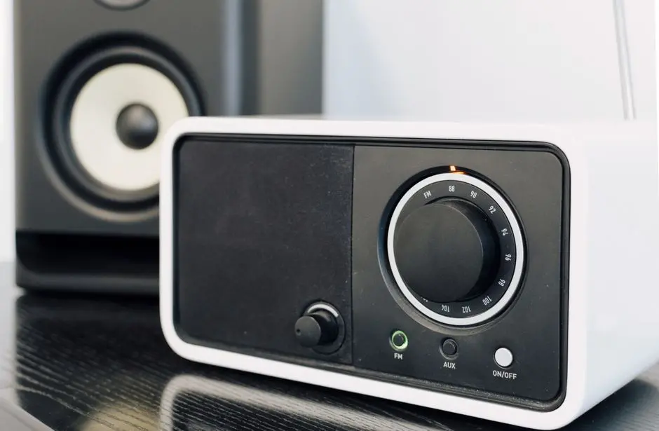 苹果智能家居中枢 HomeView 扬声器细节:桌面版低音表现优于壁挂版