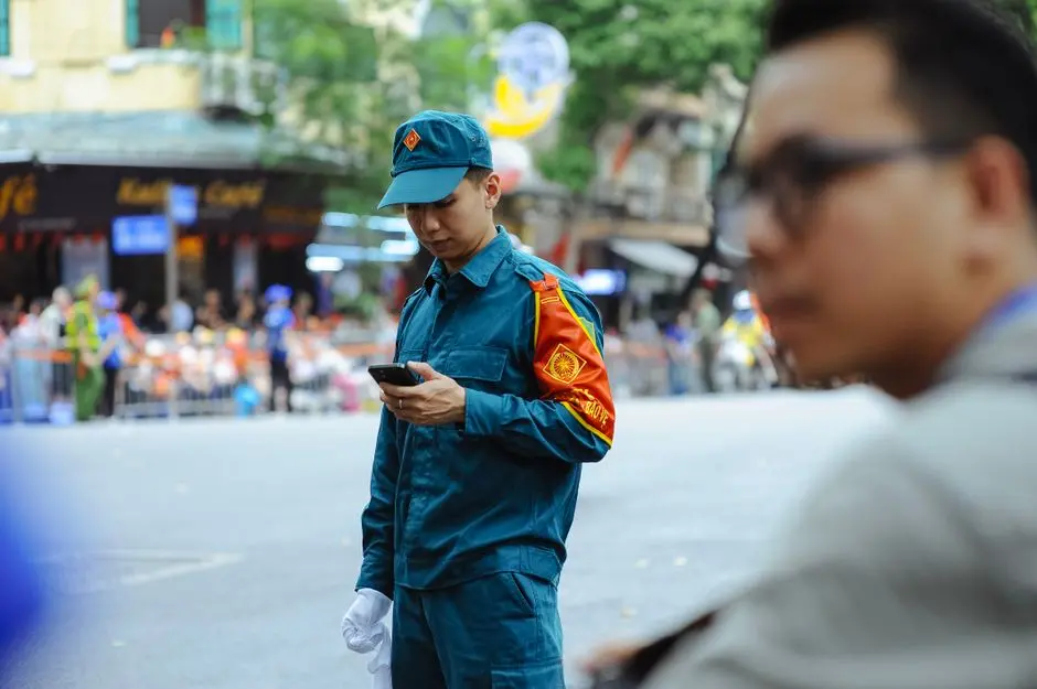 乐奇 Rokid 携手腾讯出行服务上线行业首个 AI 眼镜原生打车服务