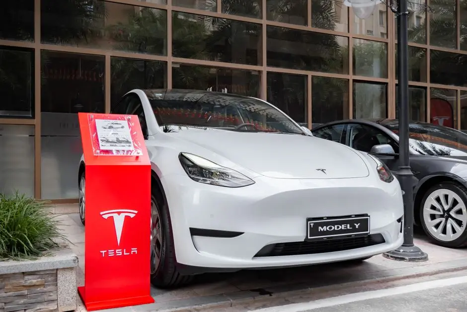 特斯拉美国 Model Y 穿越高速隔离带致人死亡,驾驶辅助系统处于启用状态