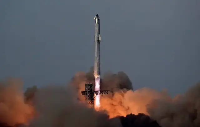 马斯克称美债问题得靠AI和机器人解决