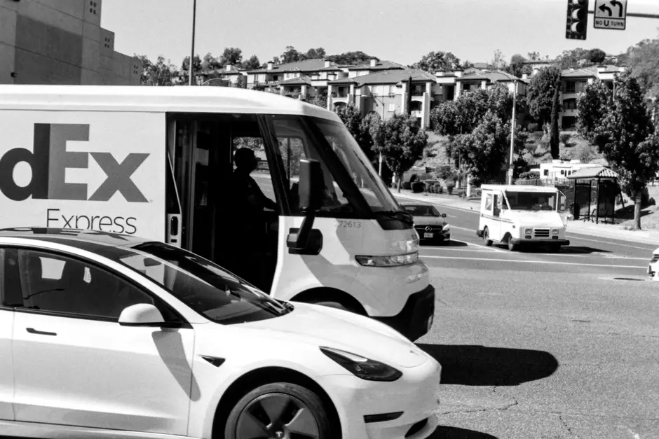 Tesla 'Cannot Guarantee' Roadster Reservation Holders Will Ever Get a Car