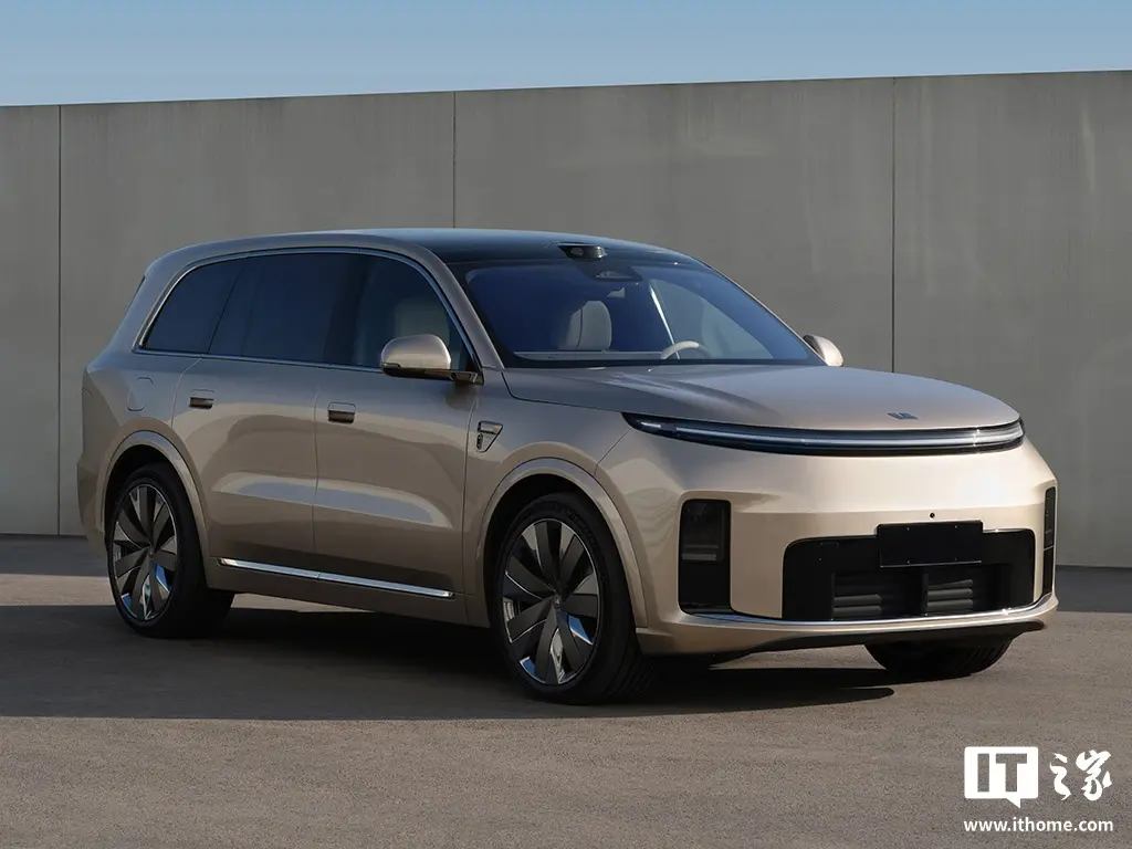 理想L9 Livi 前部