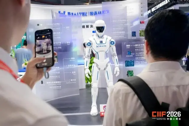 中国大模型正在接管工厂吗
