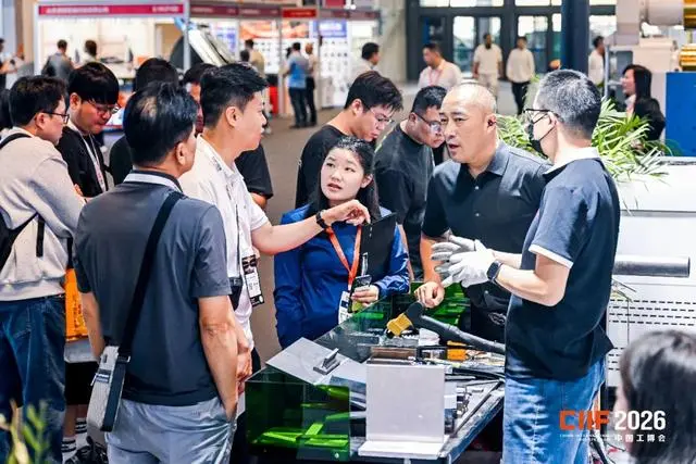 中国大模型正在接管工厂吗