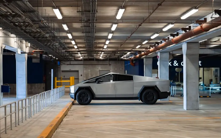 Merging SpaceX and Tesla would be a "good idea," Musk says