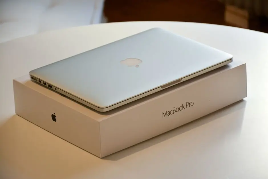 触摸屏MacBook真来了,苹果「不遵祖训」,一切为了AI?