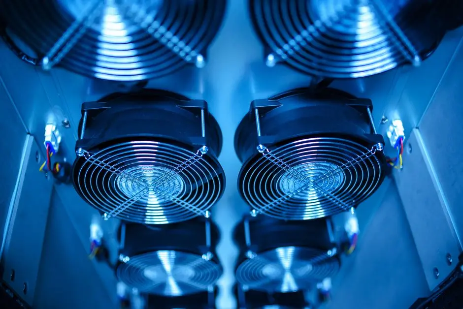AI硬件加速与产业生态重构：趋势洞察与挑战分析