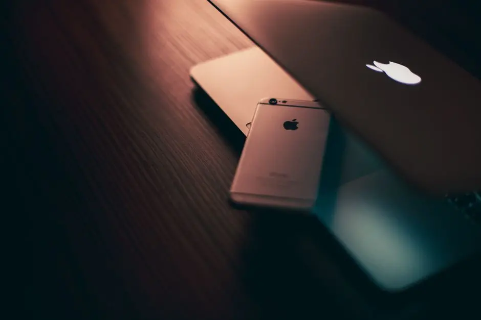 4个月RSI从0训练,田渊栋创业首个模型来了:MacBook Pro可跑,已开源