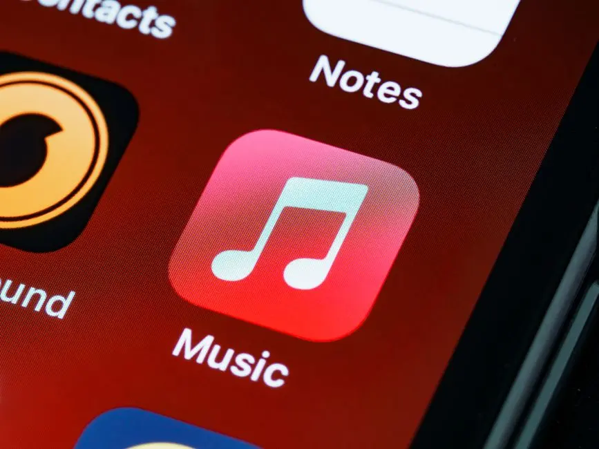 AI泛滥时代，Apple Music为何强调人手制作