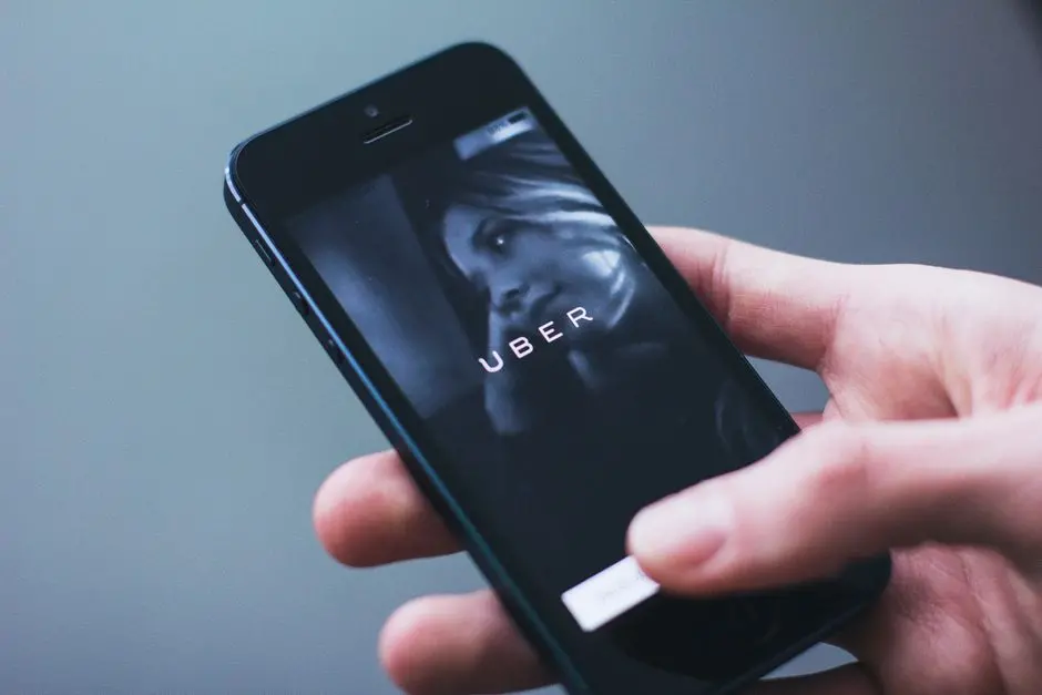 Uber三万员工全面接入ChatGPT Work：先行者八成来自非技术岗的企业AI样本