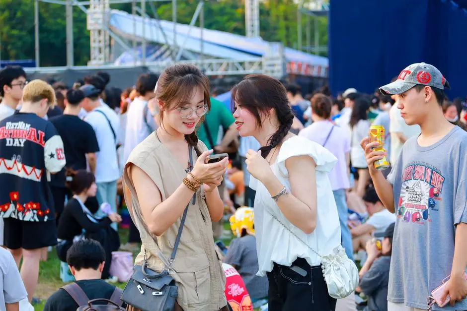 躺着还能听科技分享？海淀首个公园AI嘉年华来了！|甲子光年
