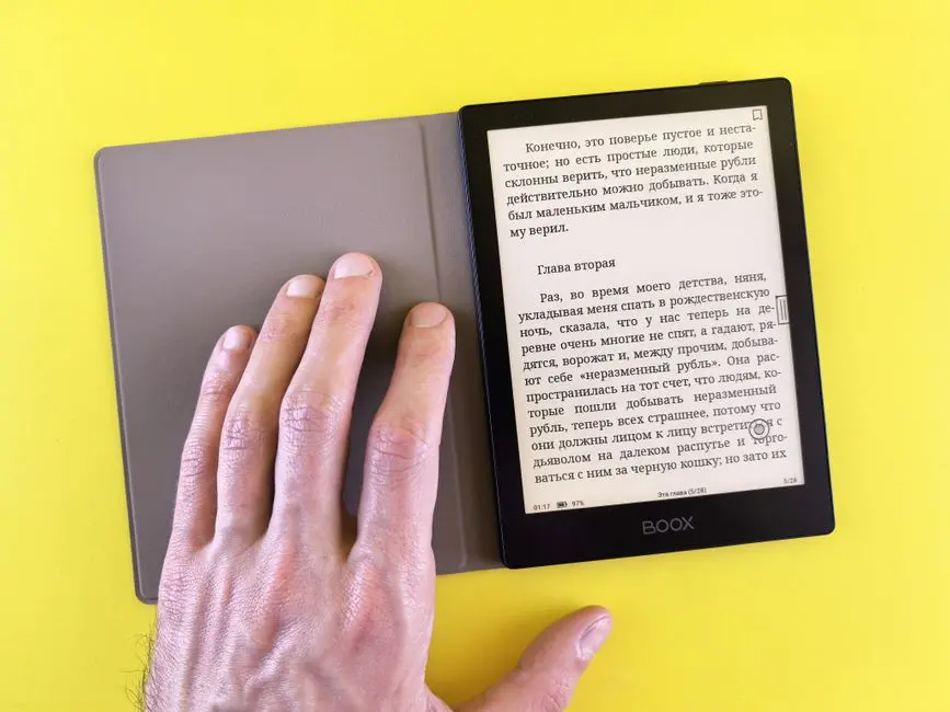 The Boox Palma 2 Pro finally got me to stop reading on my phone