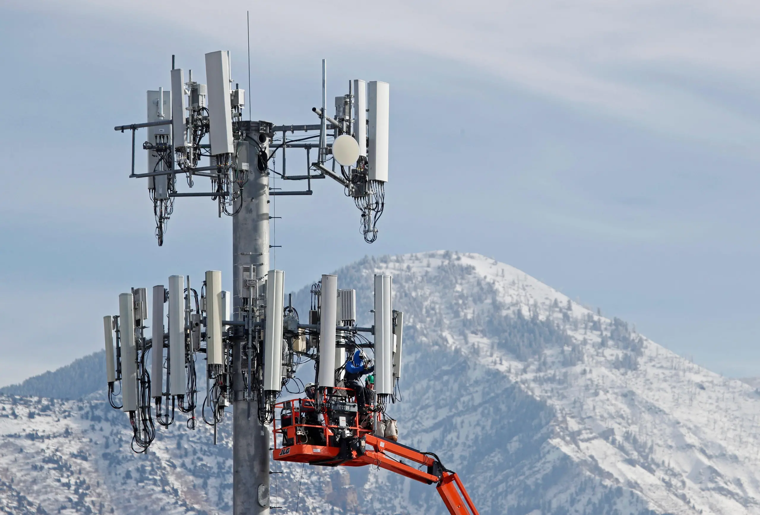 A photo of a cell tower