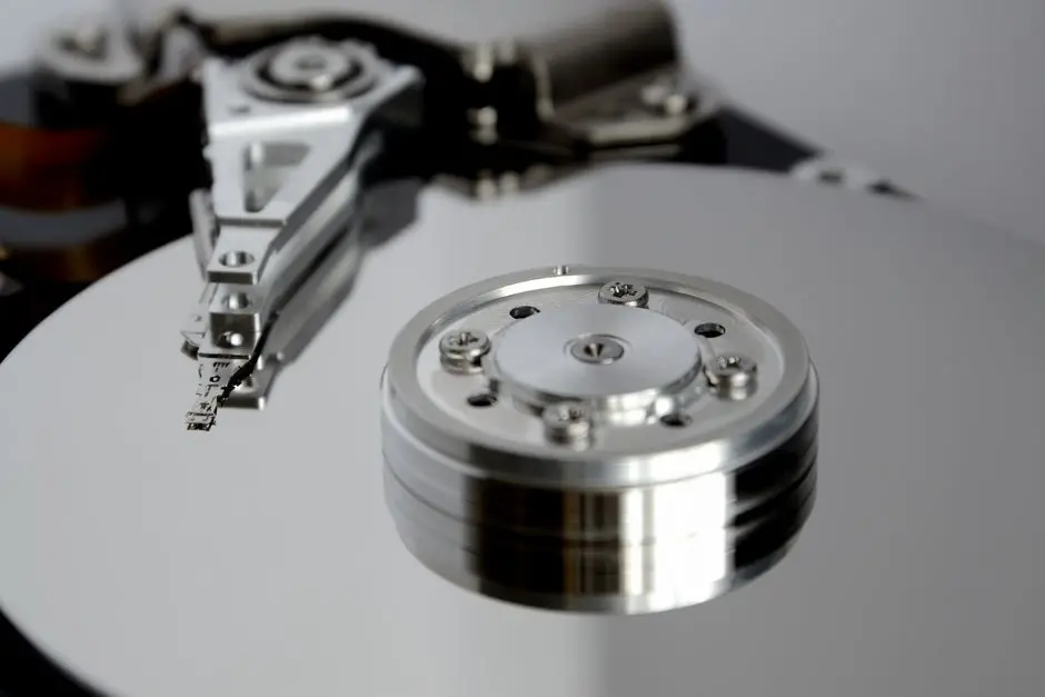 被看衰的 HDD，凭什么成了 AI 的“数据终点站”？