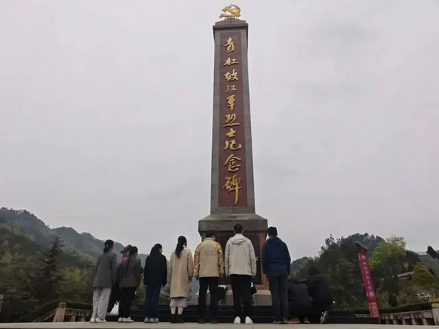 复旦团队用AI复现邓萍烈士容貌